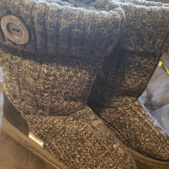 Boots - Picture 1 of 3